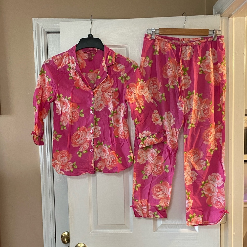 VTG Betsey Johnson Hot Pink Floral Print Pajama Shirt Top Pants Pajamas 2pc Set